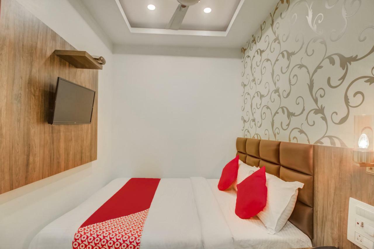 Oyo 42009 Hotel A One Suite Mumbai Exterior photo